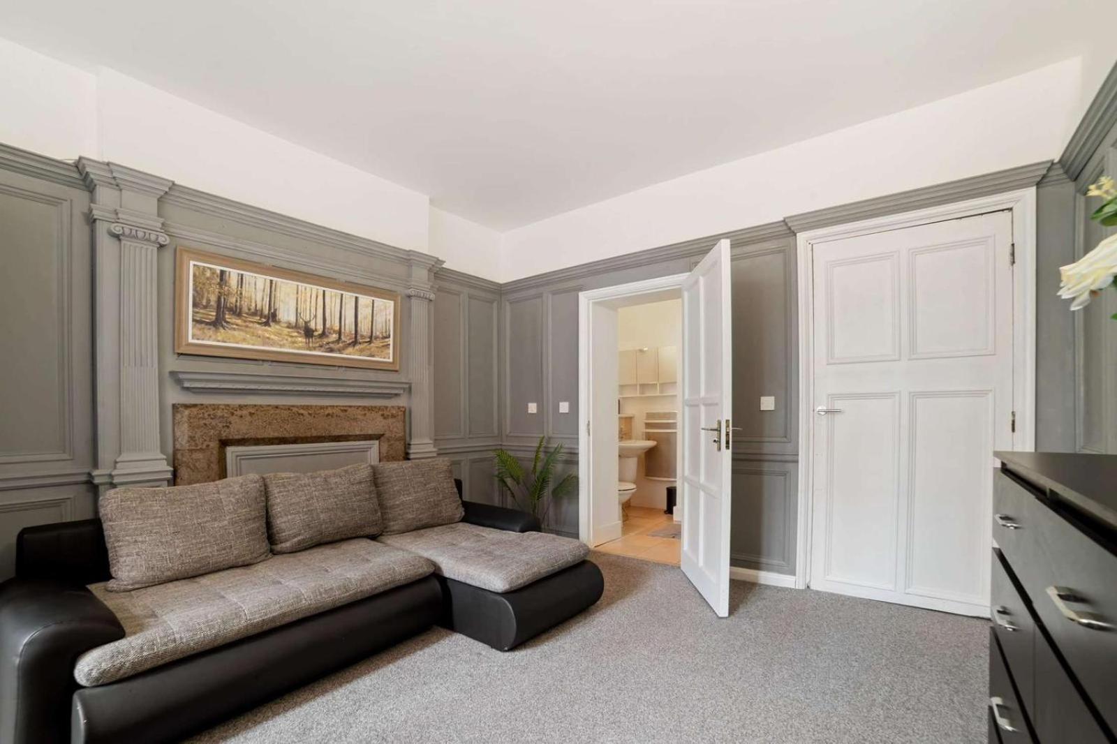 Spacious City Centre Apartment W/ Free Valet Parking Leicester Exterior photo